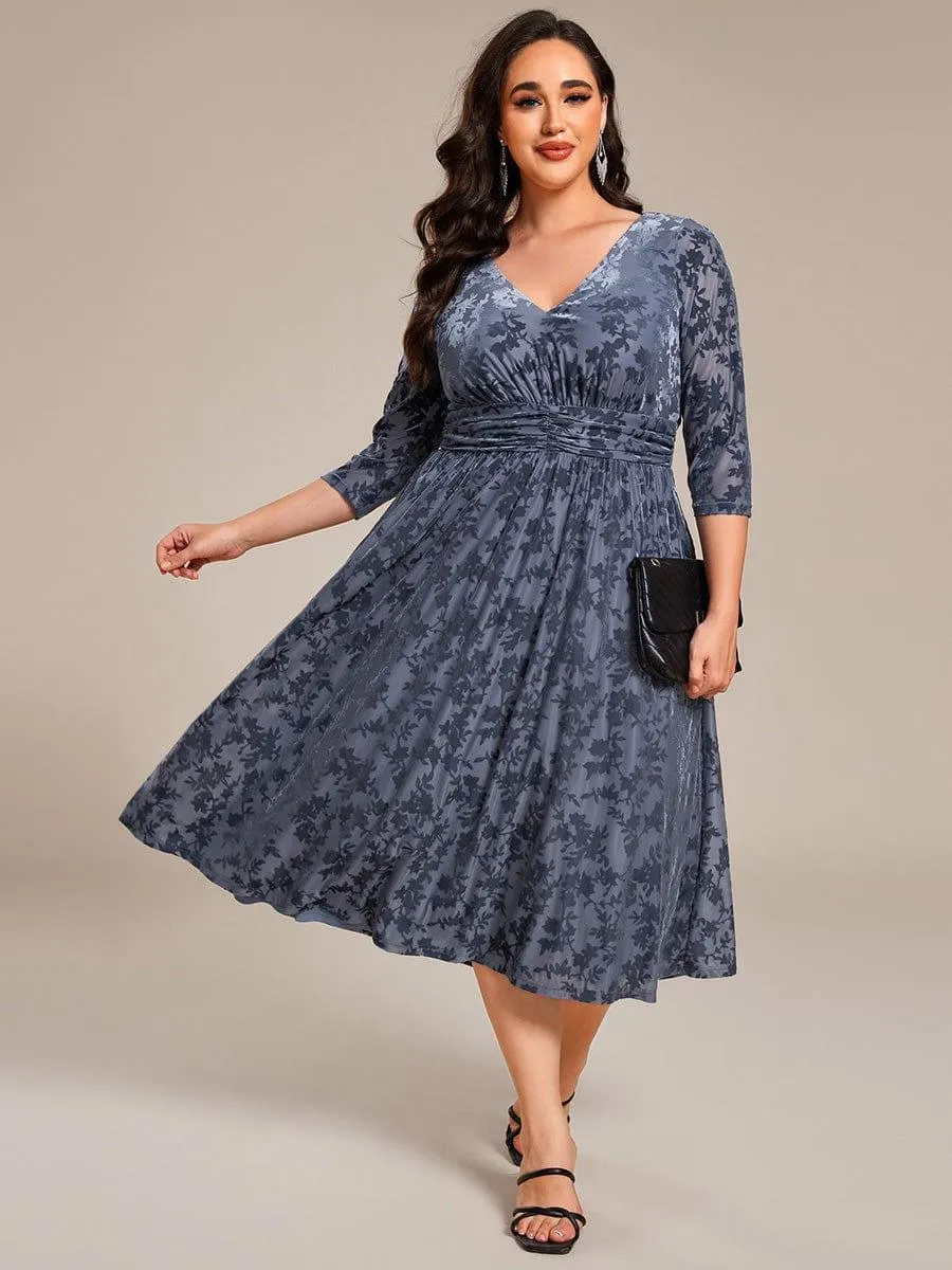 Robe d'invitée de mariage en velours fleuri à manches 3/4 grande taille