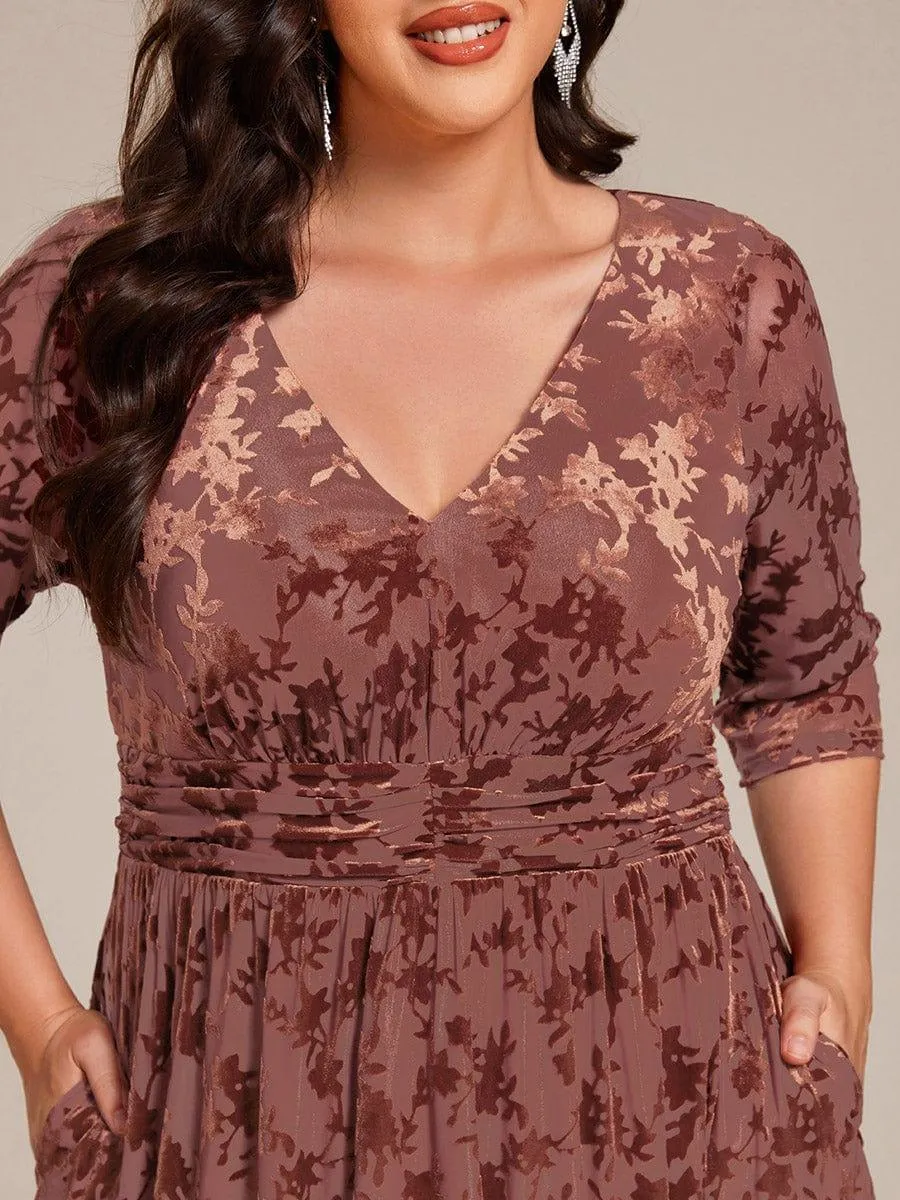 Robe d'invitée de mariage en velours fleuri à manches 3/4 grande taille