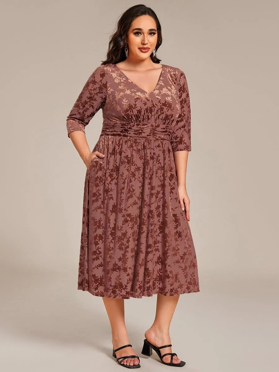 Robe d'invitée de mariage en velours fleuri à manches 3/4 grande taille