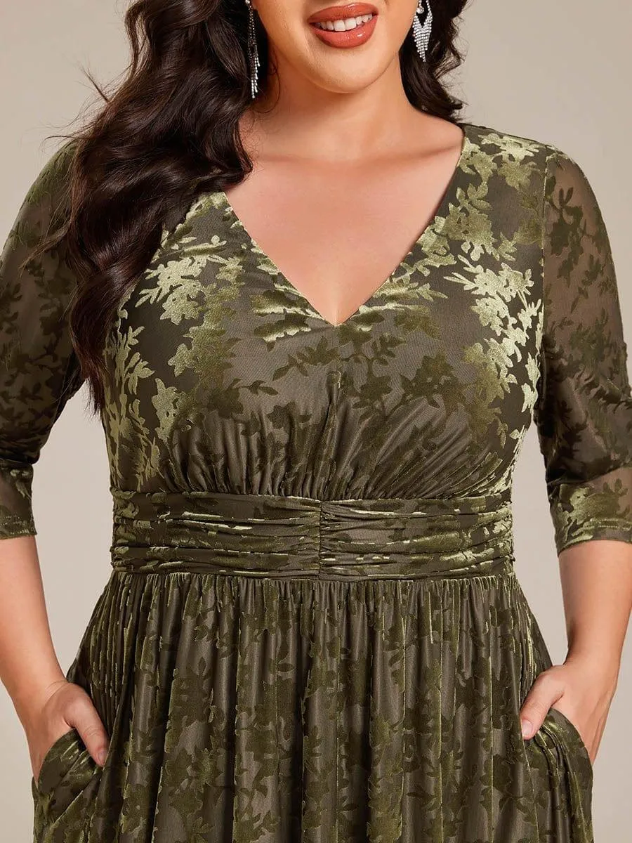 Robe d'invitée de mariage en velours fleuri à manches 3/4 grande taille