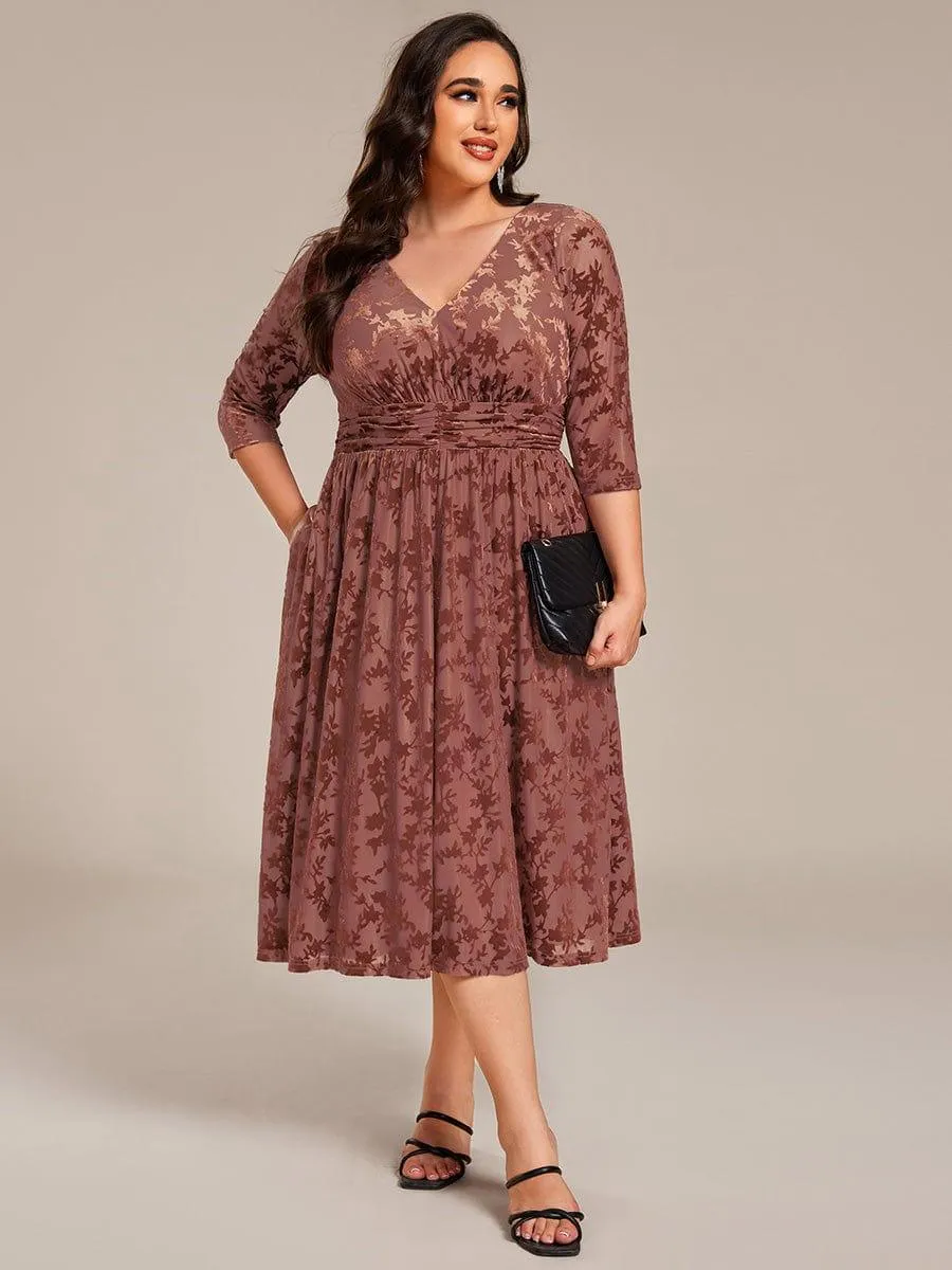 Robe d'invitée de mariage en velours fleuri à manches 3/4 grande taille