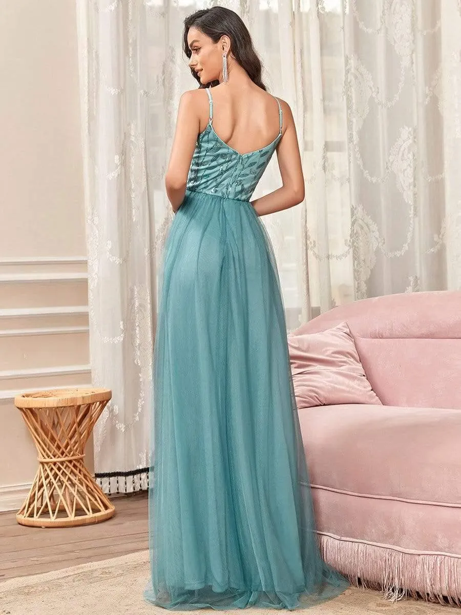 Robe mariage invitée en tulle à col en V et bretelles minces brodées au sol