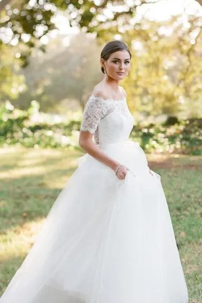 Scalloped Lace Off-the-shoulder Wedding Gown Dress with Tulle Skirt