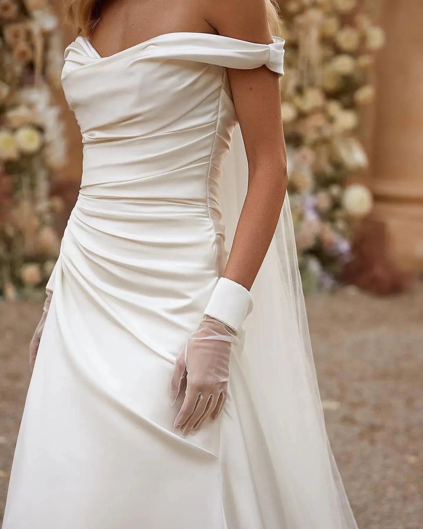 Sexy A Line Formal Wedding Dresses For Women Elegant Off The Shoulder Sleeveless Lace Up Backless Bridal Gowns White Custom