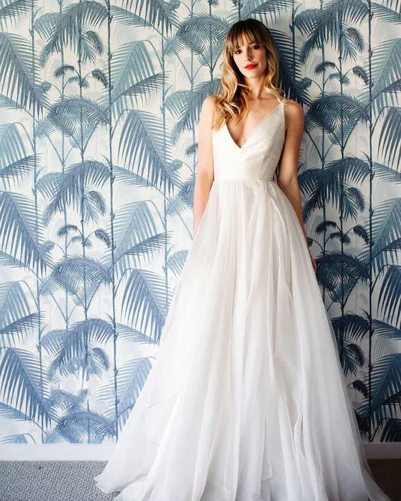 Simple A-line Wedding Dresses Organza Ruffles Sexy V-Neck Bridal Wedding Gowns 2021