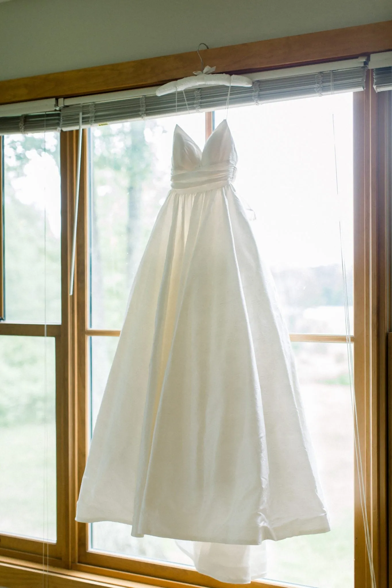 Simple Satin Bridal Gowns Dress with Spaghetti Straps
