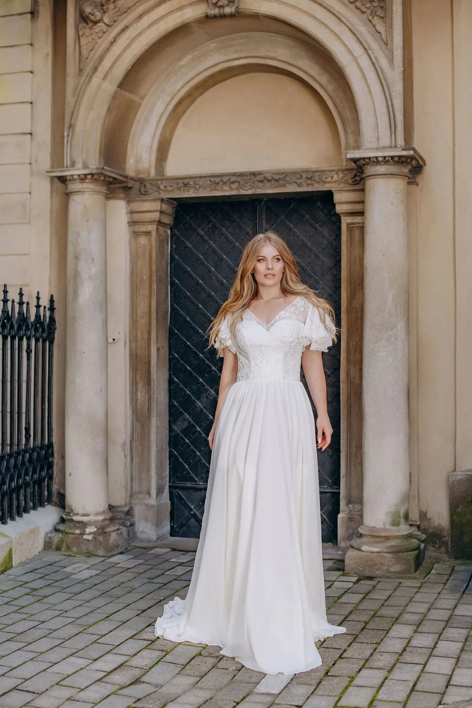 Simple Wedding Dresses V Neck Short Sleeves A-Line Bride Gowns Back Lace Up Floor Length Robe De Mariee