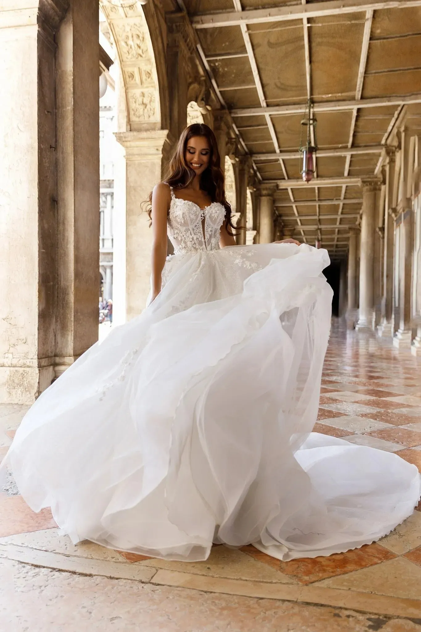 Square Neck Sexy Off Shoulder Sleeveless Fluffy Princess Style Mopping Wedding Dresses Sweetheart A-Line White Bridal Gowns