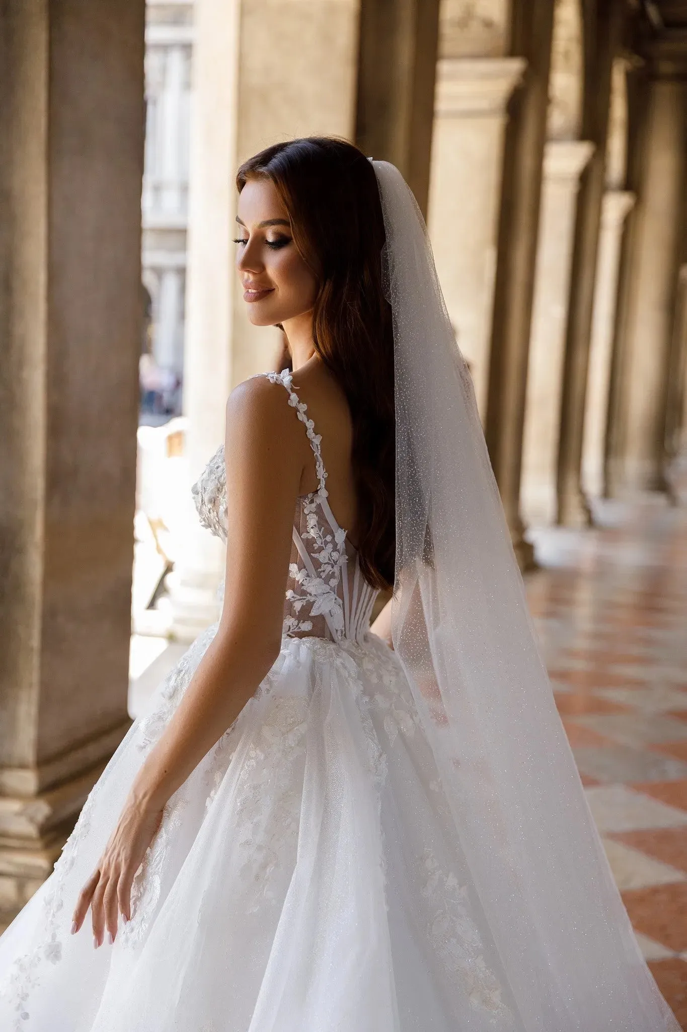 Square Neck Sexy Off Shoulder Sleeveless Fluffy Princess Style Mopping Wedding Dresses Sweetheart A-Line White Bridal Gowns
