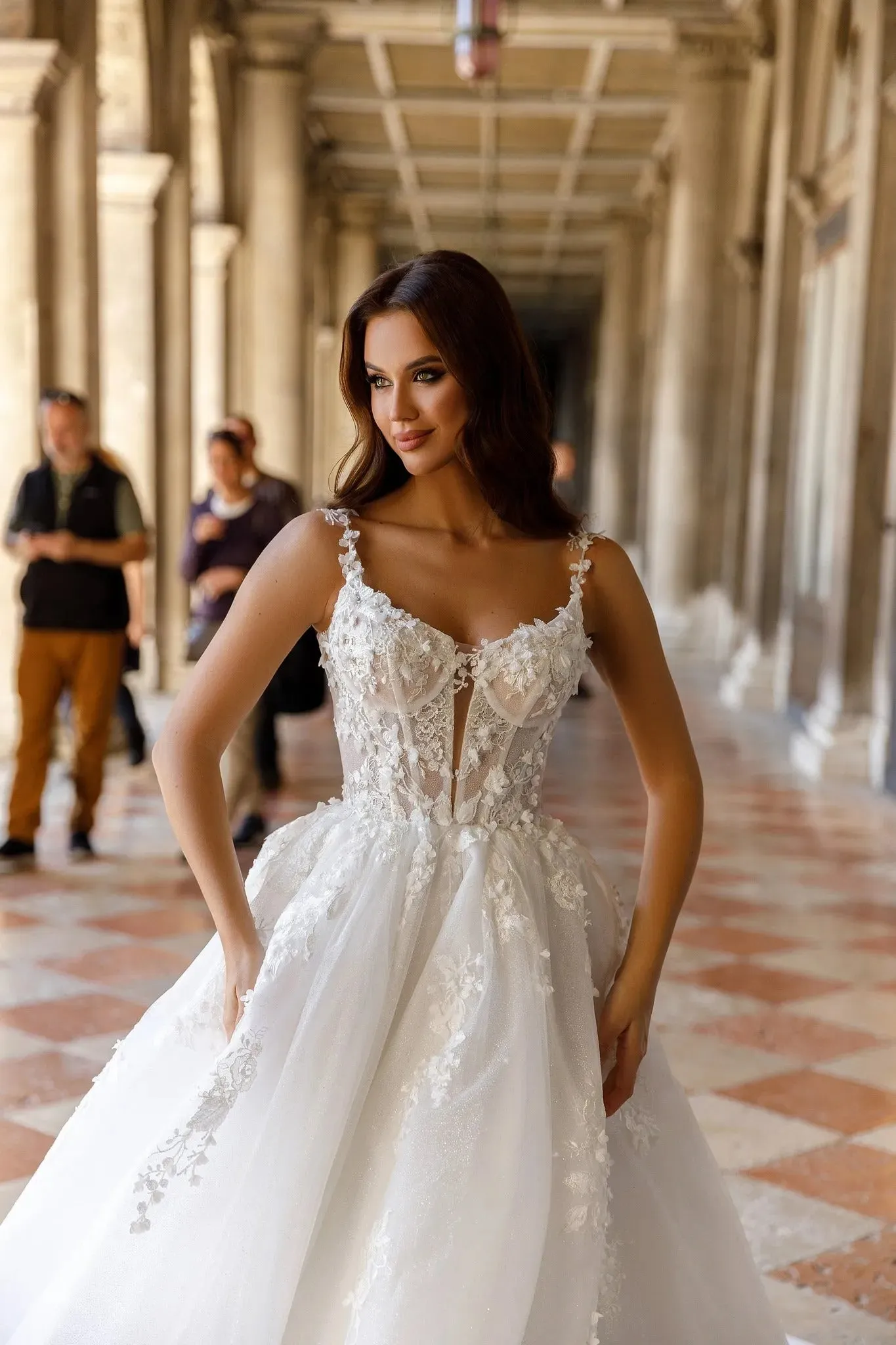 Square Neck Sexy Off Shoulder Sleeveless Fluffy Princess Style Mopping Wedding Dresses Sweetheart A-Line White Bridal Gowns