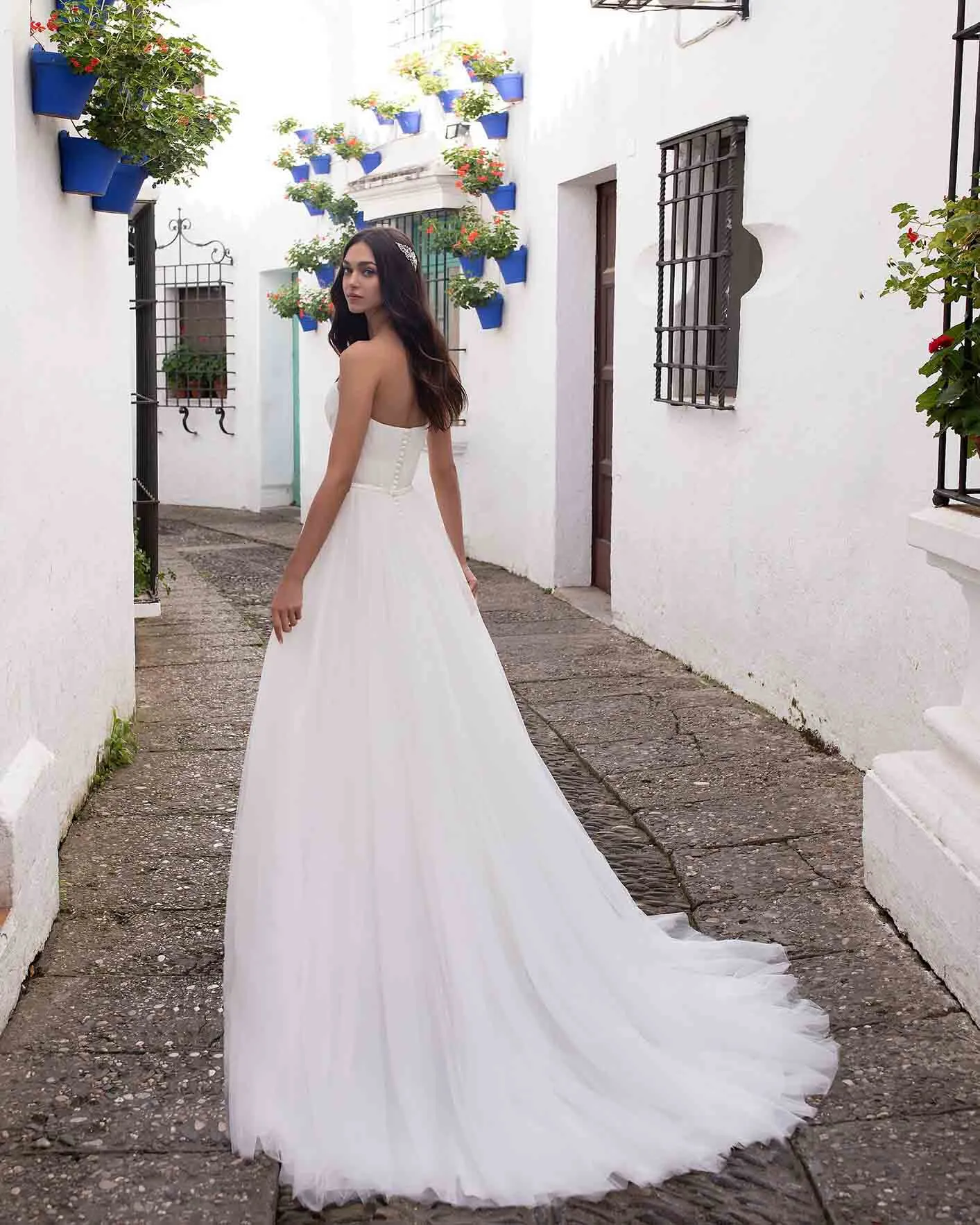 Sweetheart A-line Wedding Dresses Tulle Sexy Strapless Bridal Wedding Gowns with Belt