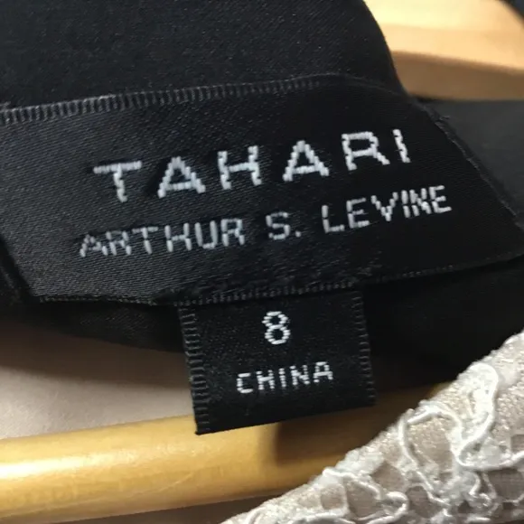 Tahari Arthur S. Levine Black And Cream Lace Cocktail Party Dress Size 8