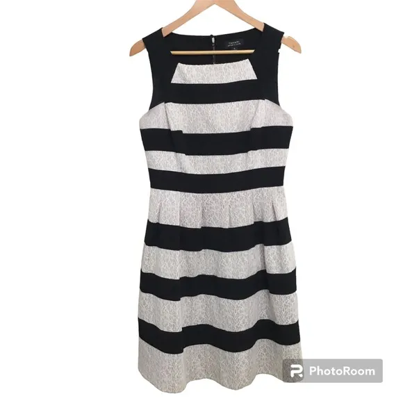 Tahari Arthur S. Levine Black And Cream Lace Cocktail Party Dress Size 8