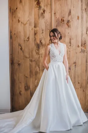 V-neck A-line Lace Satin Wedding Dress with Pockets
