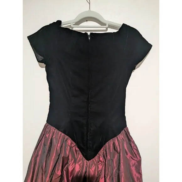 Vintage 80's Red Iridescent Skirt Formal Gown 8 Black Velvet Top B32 Vee Waist