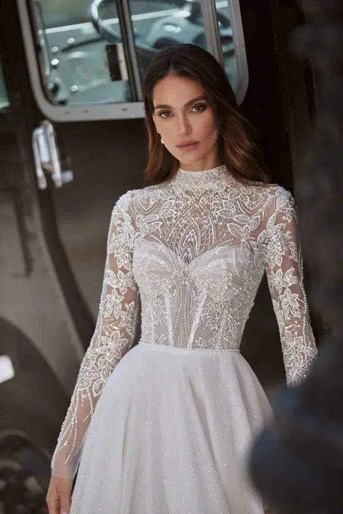 Vintage Lace A-Line Wedding Dresses Glitter Tulle Brush Train High Neck Appliques Bridal Gowns Long Sleeves Bride Dress