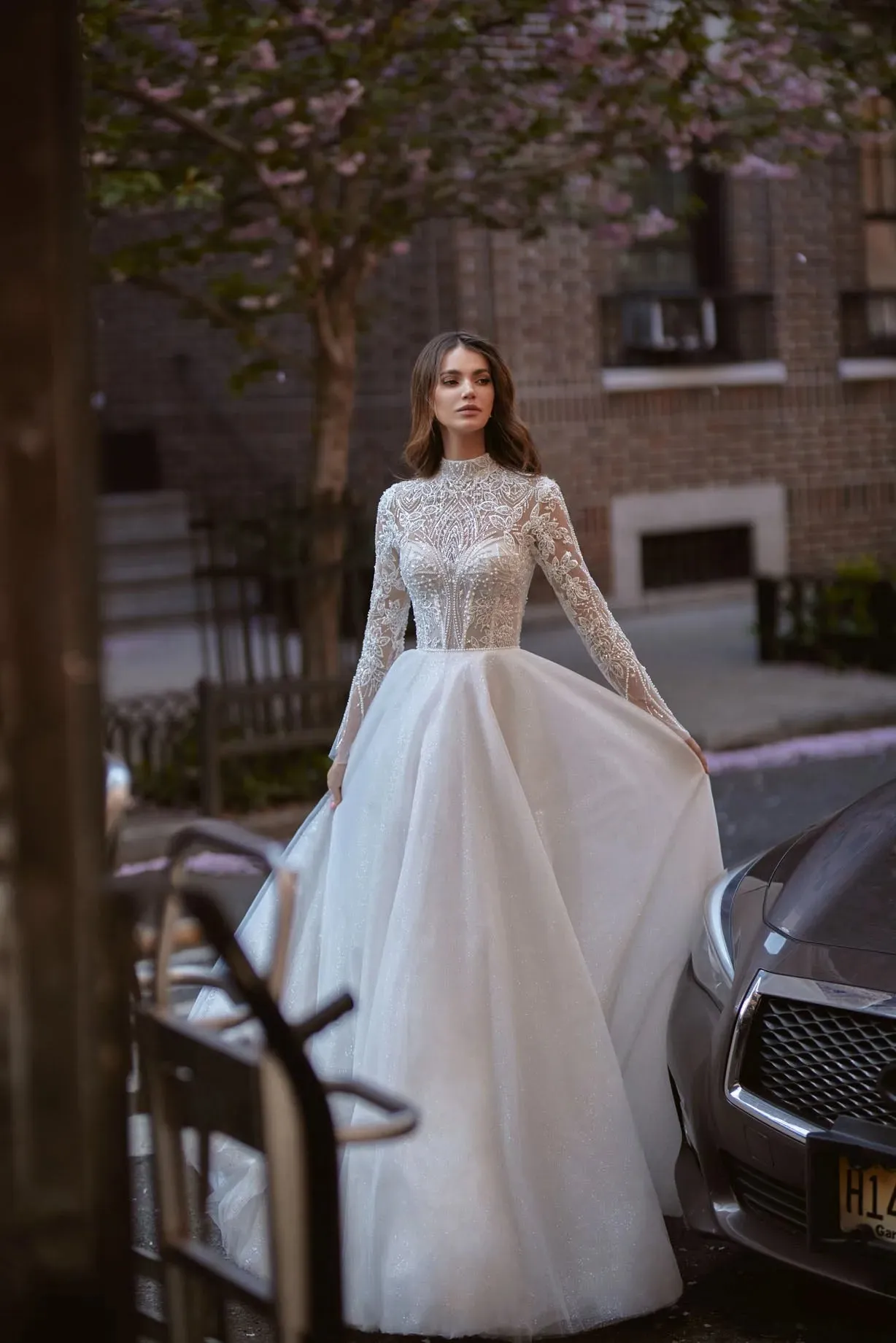 Vintage Lace A-Line Wedding Dresses Glitter Tulle Brush Train High Neck Appliques Bridal Gowns Long Sleeves Bride Dress
